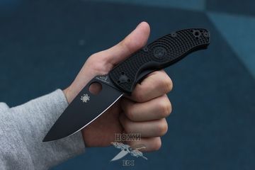 Складной нож Spyderco Tenacious Lightweight 122PBBK c клинком из стали 8Cr13MoV, рукоять FRN