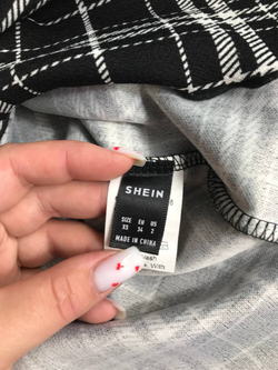 Платье SHEIN подростковое, можно носить сверху на лонг или водолазку, на 12-14 лет или 40 размер