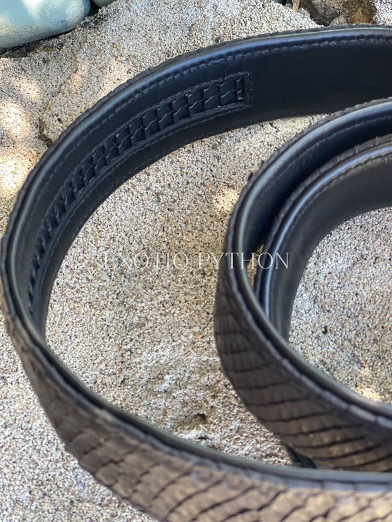 Ремень из кожи питона черного цвета AC-114