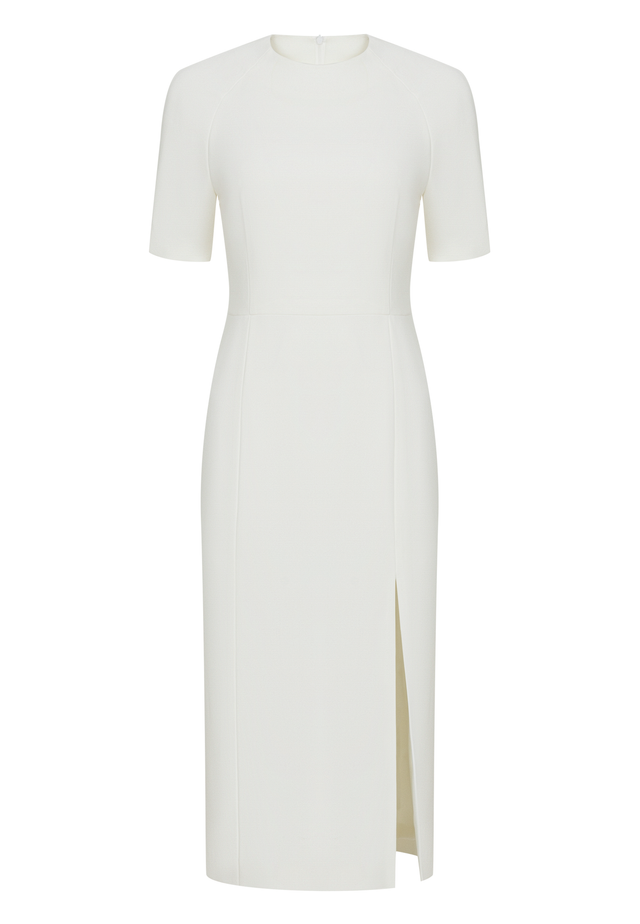 Платье-футляр с разрезом в белом цвете