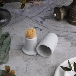 Стаканчик для зубочисток 4,5*6 см с крышкой белый фарфор P.L. Proff Cuisine [6]