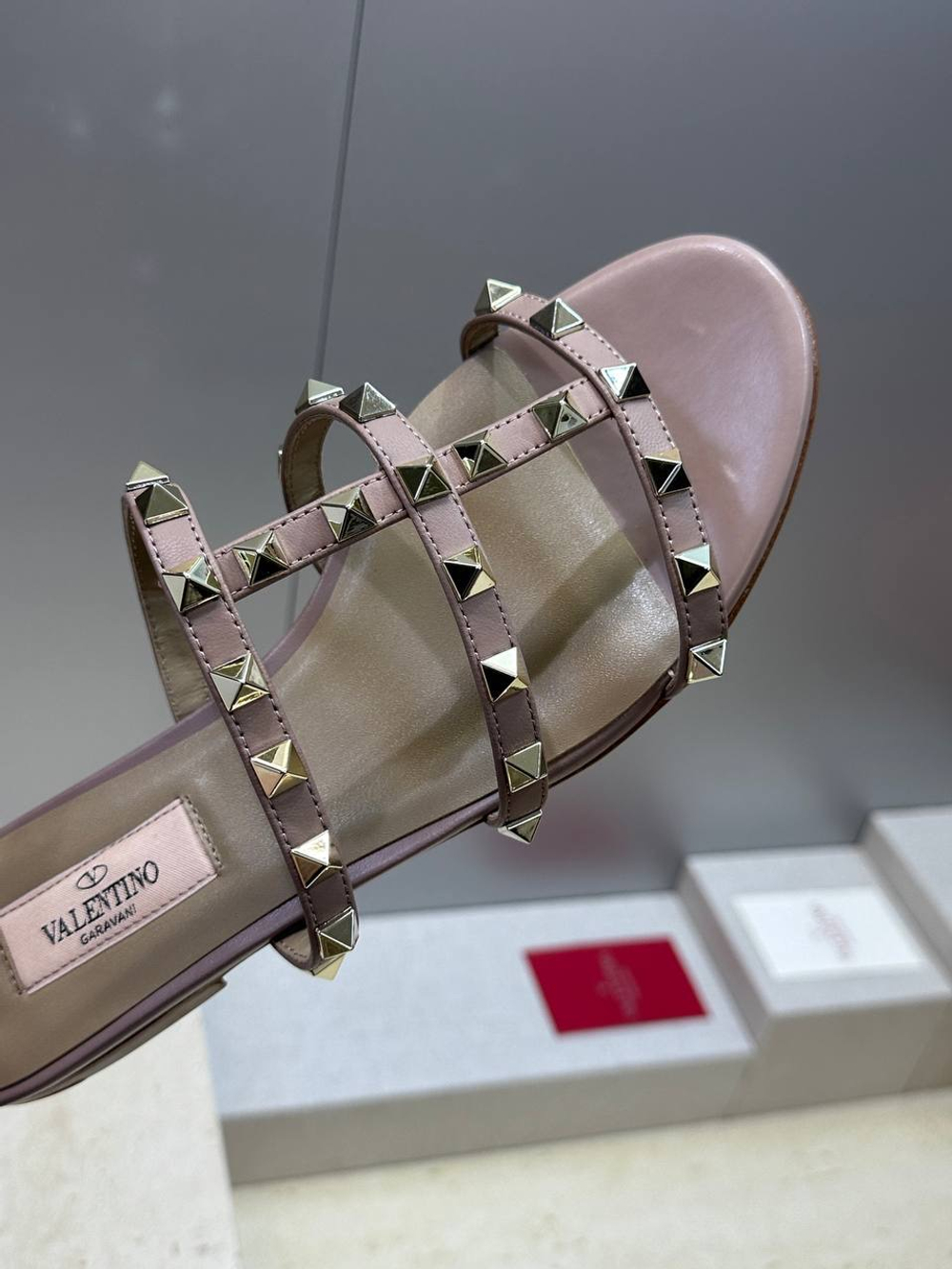 Сабо Valentino