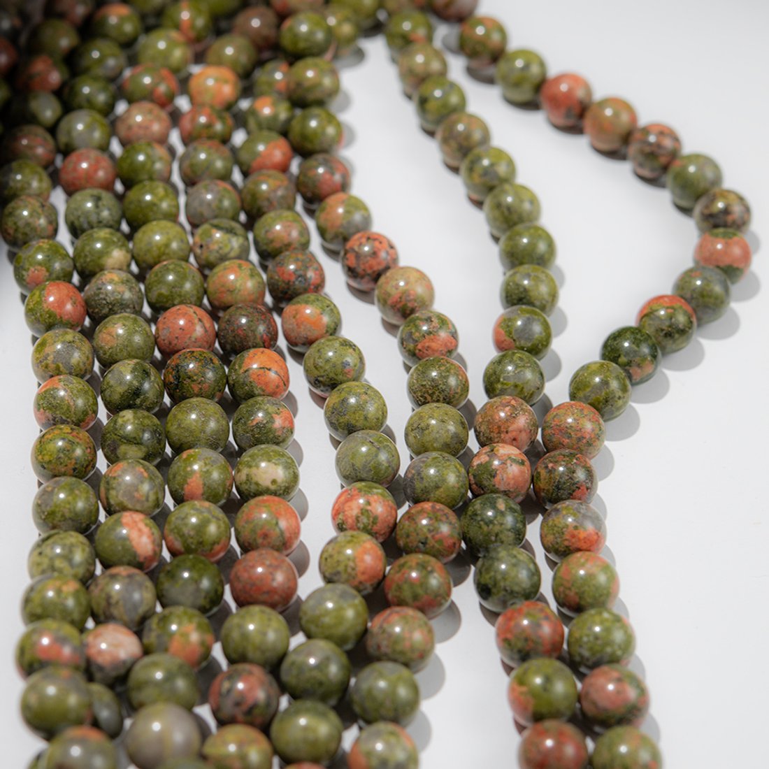 Унакит натуральный, бусины в форме шара 10,7мм