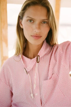 ZARA РУБАШКА В ПОЛОСКУ С ВЫСОКИМ ВОРОТНИКОМ, КРАСНЫЙ/БЕЛЫЙ