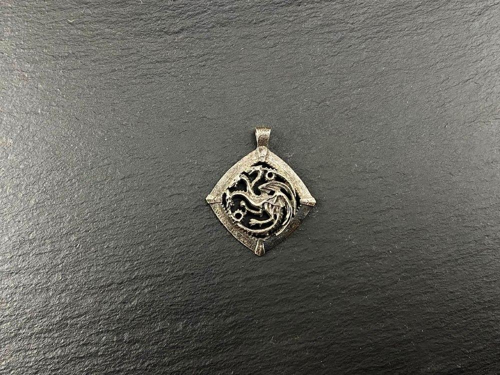 Подвеска. Герб дома Таргариенов