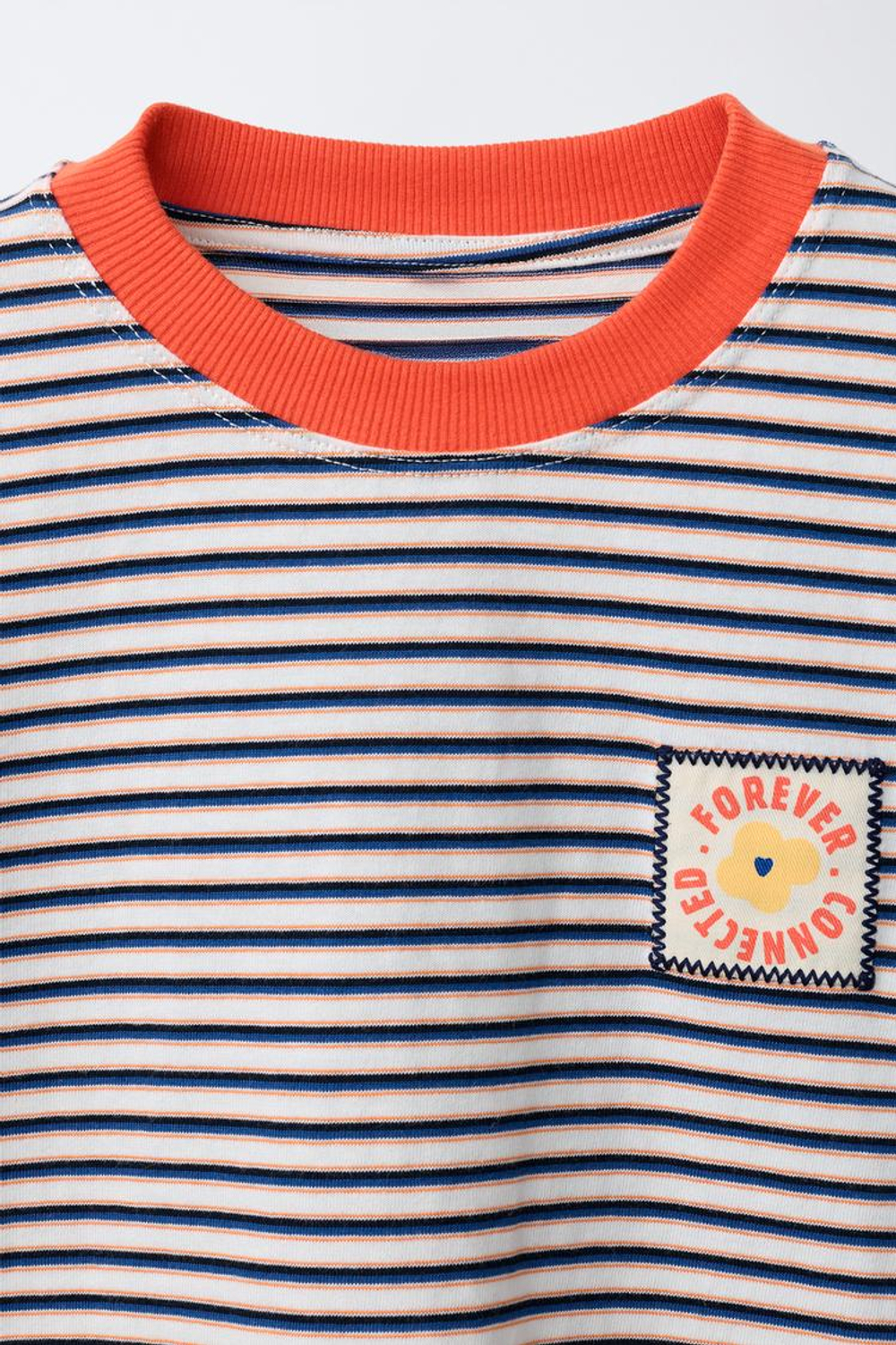 ZARA ФУТБОЛКА В ПОЛОСКУ С НАШИВКОЙ, ПОЛОСКИ