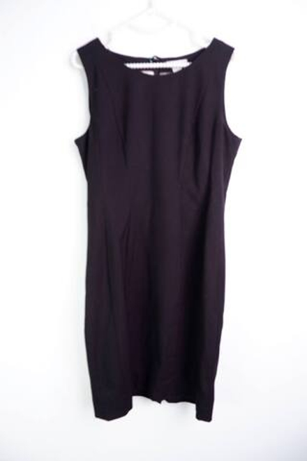 Платье H&M приталенное, маркировка 42, визуально на 48 размер