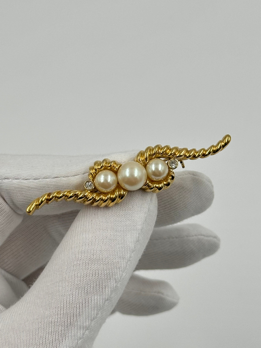 Брошь с «жемчугом»