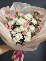 Букет из кустовой Хризантемы и кустовых Диантусов