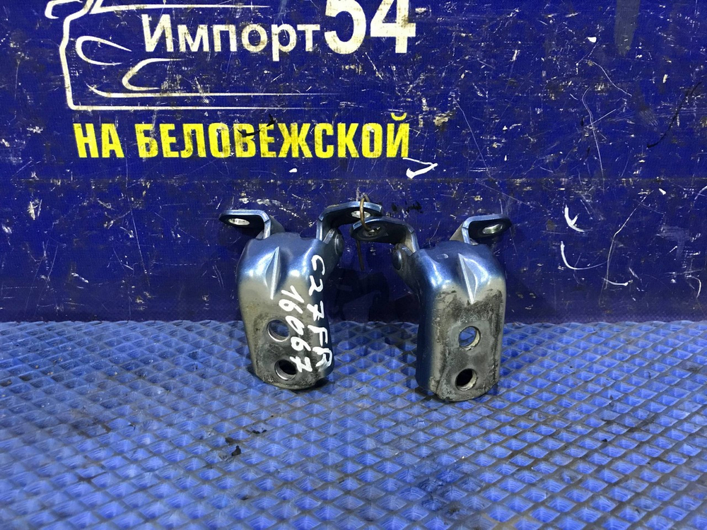 Петля двери передней правой NISSAN SERENA 2016-2022