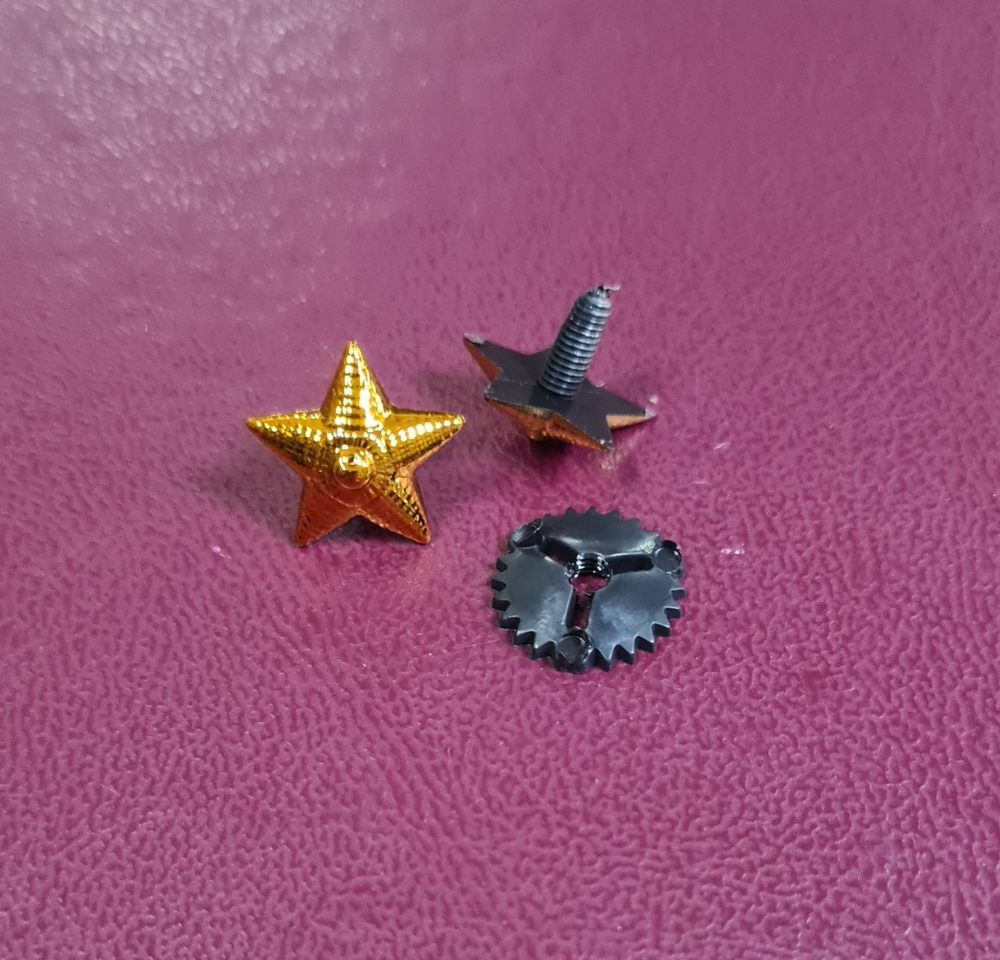 Звезда на погоны золотая рифленая малая пластик