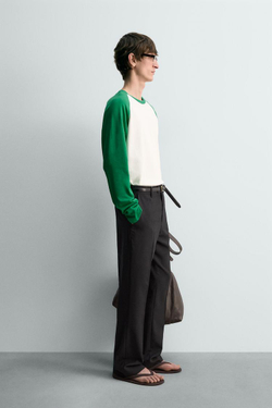 ZARA ФУТБОЛКА REGULAR FIT В СТИЛЕ КОЛОР-БЛОК, БЕЛЫЙ/ЗЕЛЕНЫЙ