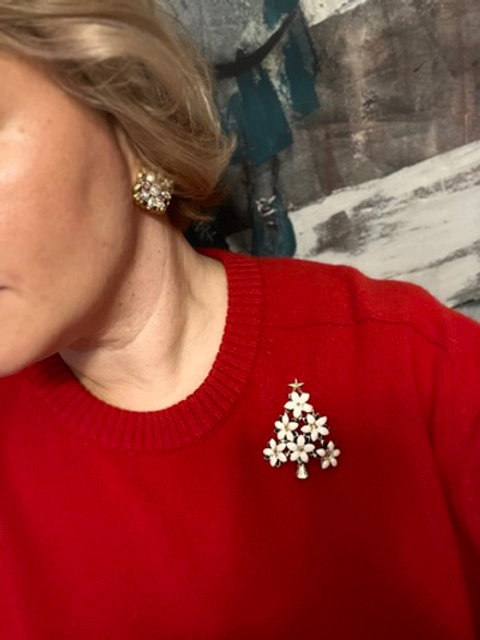 Новогодняя брошь елочка с цветами