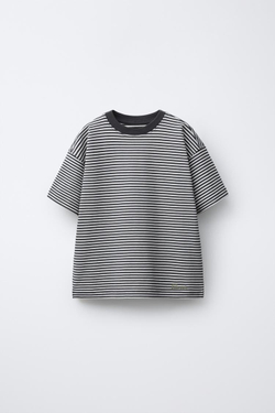 ZARA ФУТБОЛКА HEAVY WEIGHT В ПОЛОСКУ С ВЫШИТЫМ ТЕКСТОМ, СЕРЫЙ