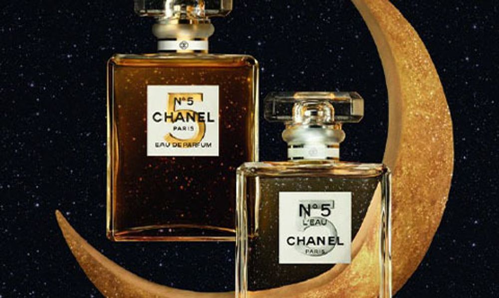 Шанель анонсирует лимитированный дизайн к праздникам