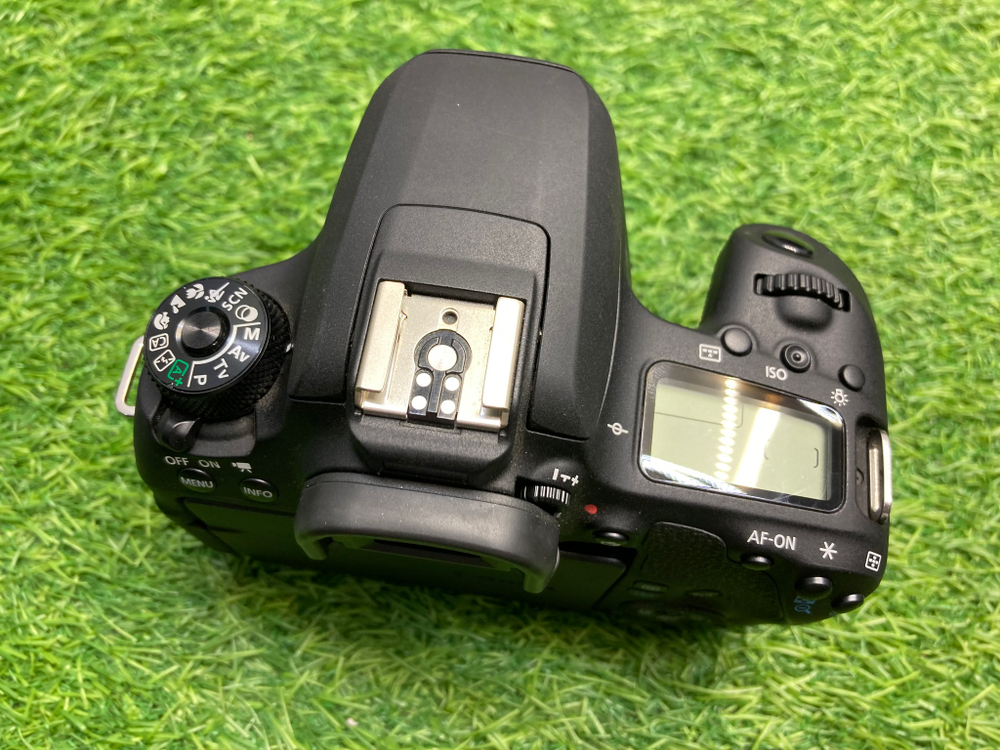 Canon EOS 77D 2.100 кадров