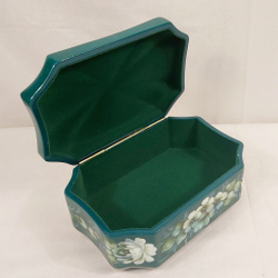 Шкатулка "Цветы на зеленом" с жостовской росписью