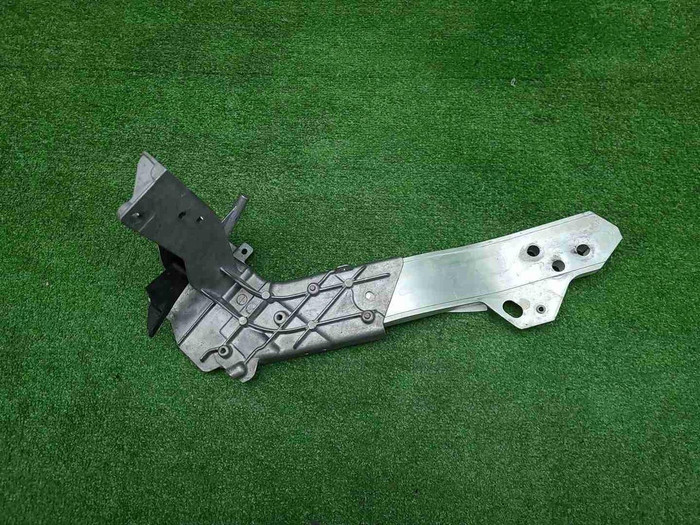 Кронштейн передней панели Mercedes GLC X253 15-22