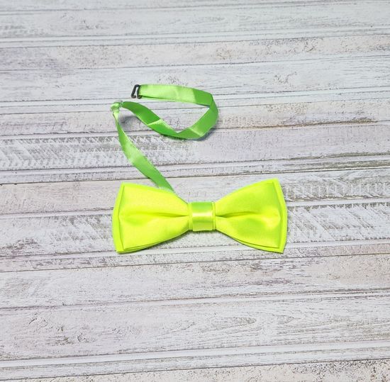 Галстук бабочка классика, лайм глянец, зелёная лента