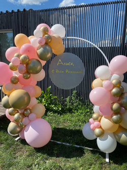 Фотозона на полукруглом каркасе