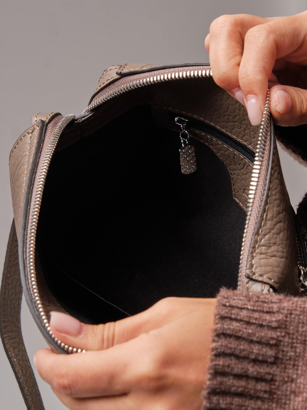 Женская сумка кросс-боди Azaro тауп соло