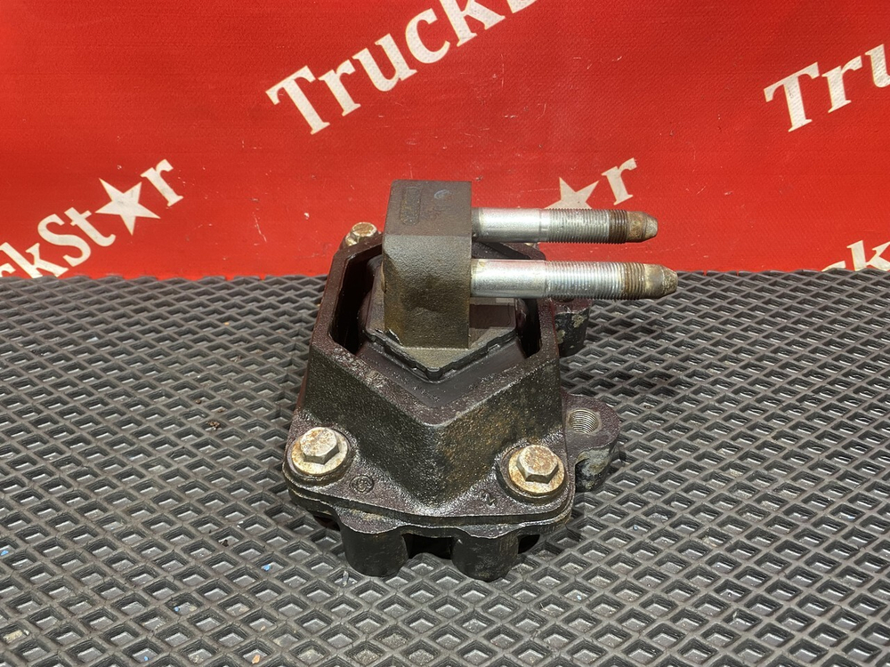 Подушка двигателя 2020г