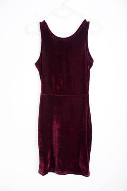 Платье Tally Weijl бархатистое, маркировка XS, визуально на 42 размер, новое