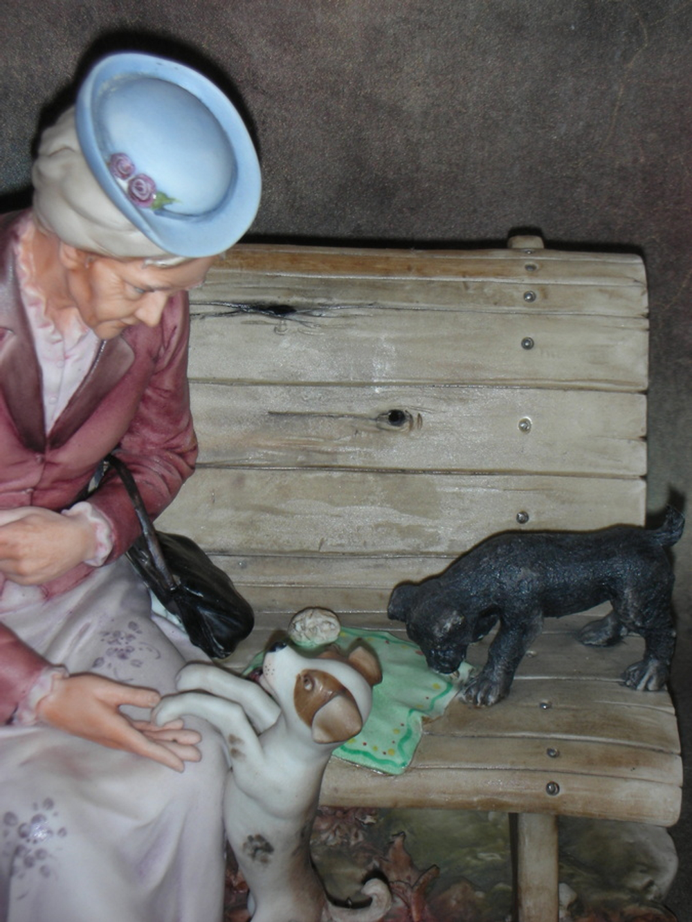 Статуэтка. Фарфор. Скамья доброты. Capodimonte. Италия