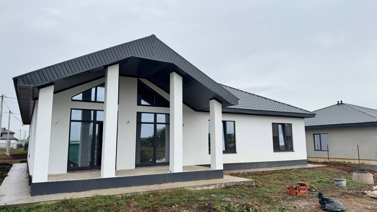 Одноэтажный дом в деревне Байрак.