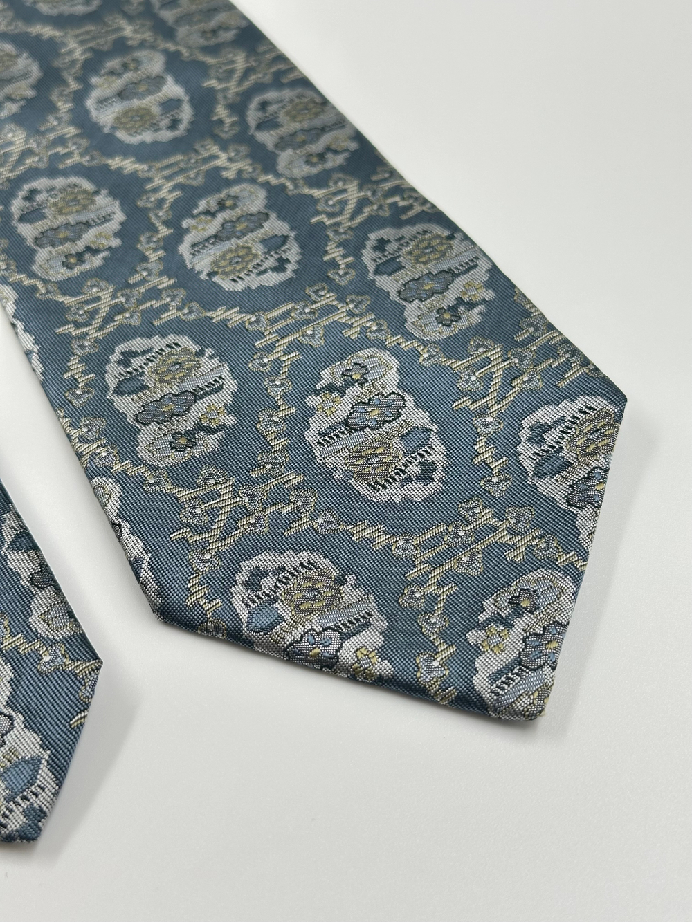 Галстук серый Yves Saint Laurent