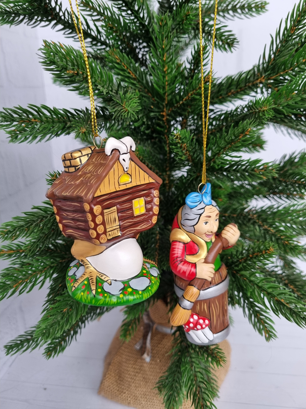 Избушка на курьих ножках ёлочная игрушка из фарфора