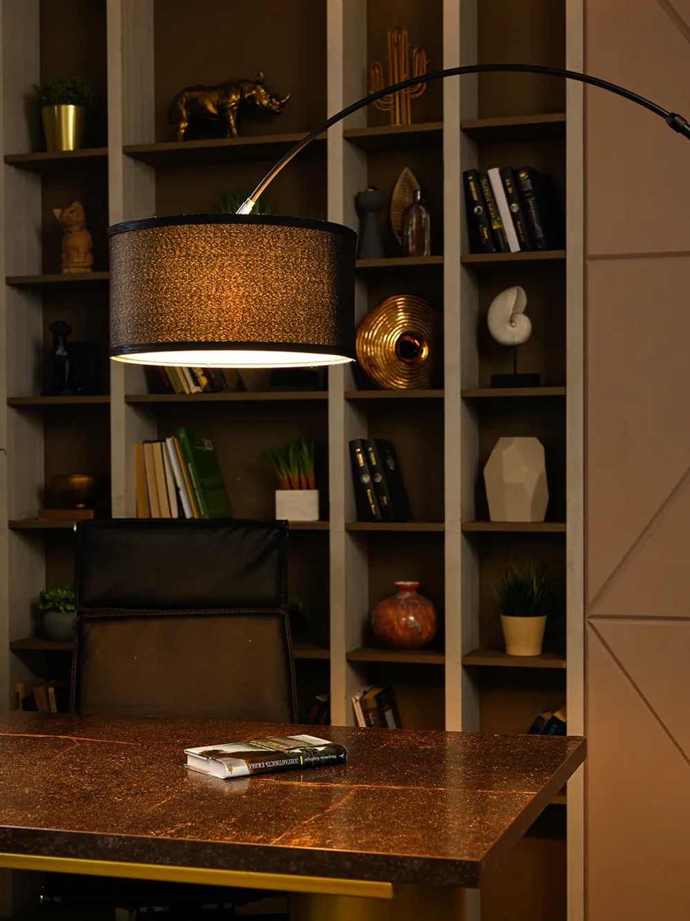 Торшер напольный с абажуром