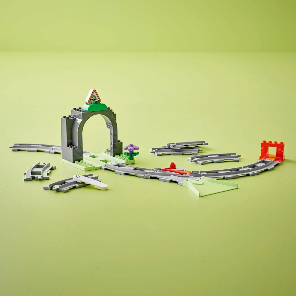 LEGO DUPLO Town / Туннель и железнодорожные пути - набор расширения/ 10425
