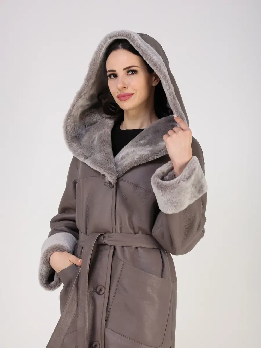 Дубленка зимняя натуральная с капюшоном длинная