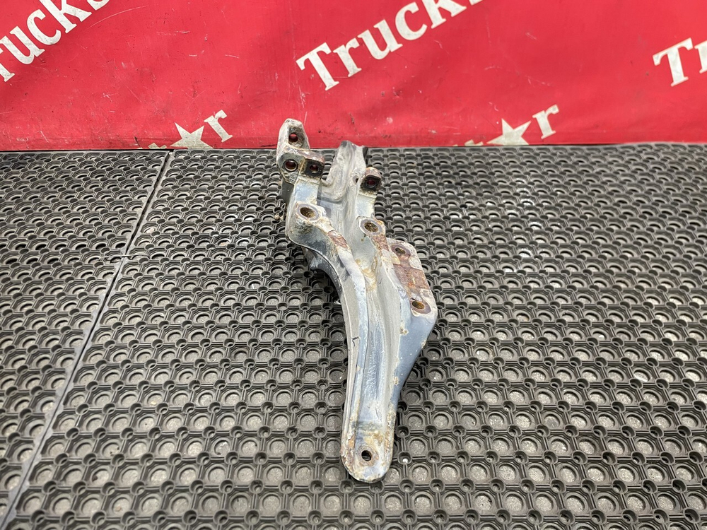 Кронштейн пневморессоры правый