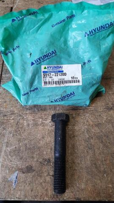 Болт S017-22120D