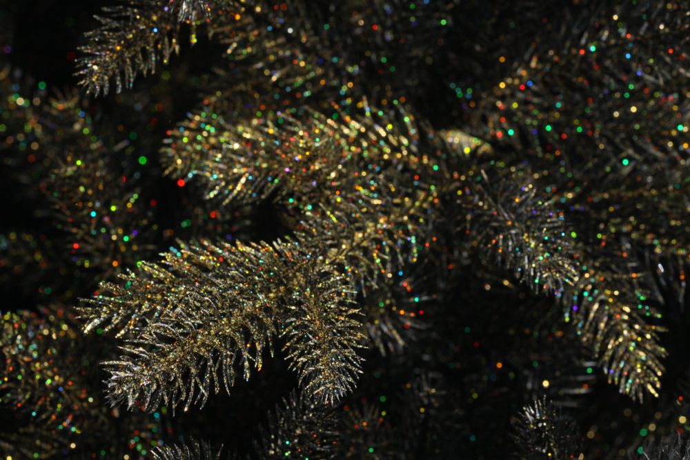 Искусственная черная елка «Фэнтези» (Литая хвоя с блестками) 150 см / 1,5 м