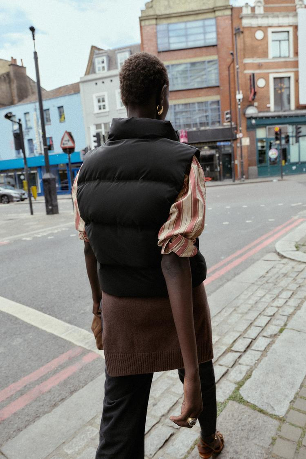 ZARA СТЕГАНЫЙ ЖИЛЕТ, ЧЕРНЫЙ