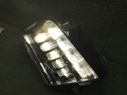 Битая Фара правая Cadillac Escalade 4 (14-20) LED