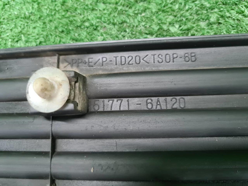 Накладка подножки правая Toyota Land Cruiser 200 (2012-2021)