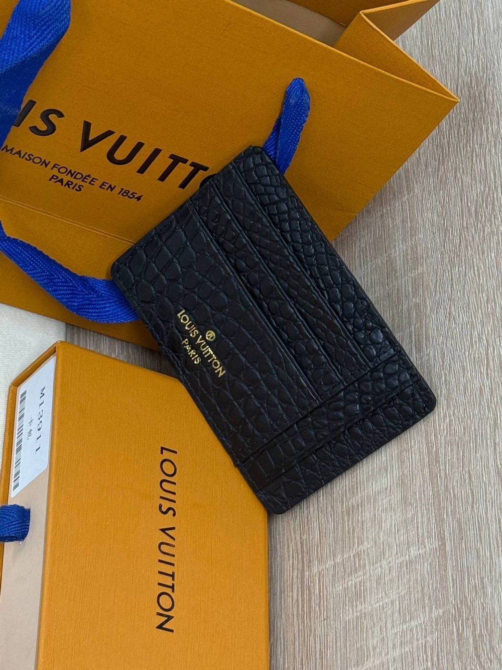 Картхолдер Louis Vuitton из кожи крокодила