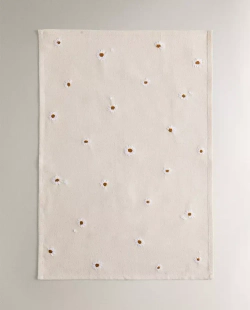 ZARA HOME КУХОННОЕ ПОЛОТЕНЦЕ ИЗ ХЛОПКА С ВЫШИВКОЙ «РОМАШКИ», ЭКРЮ