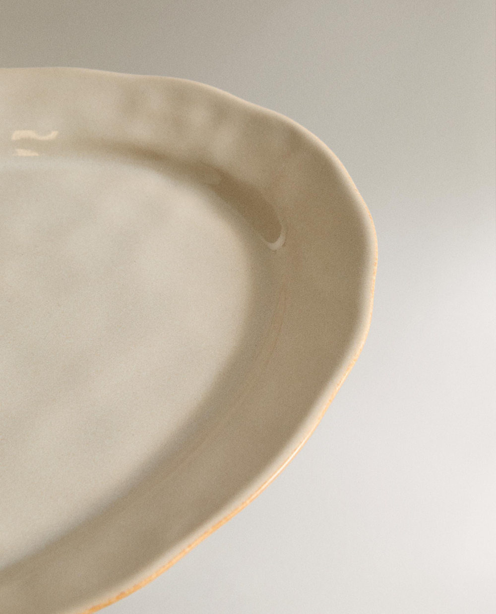Zara Home блюдо сервировочное из каменной керамики, цвет кремовый, 39 см