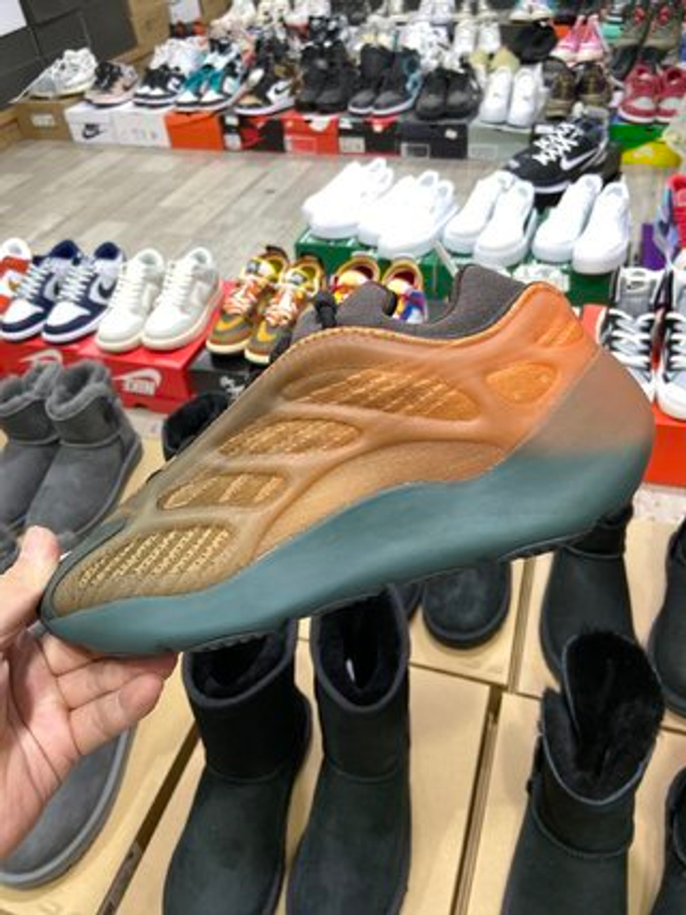 adidas Yeezy 700 V3 "Copper Fade"