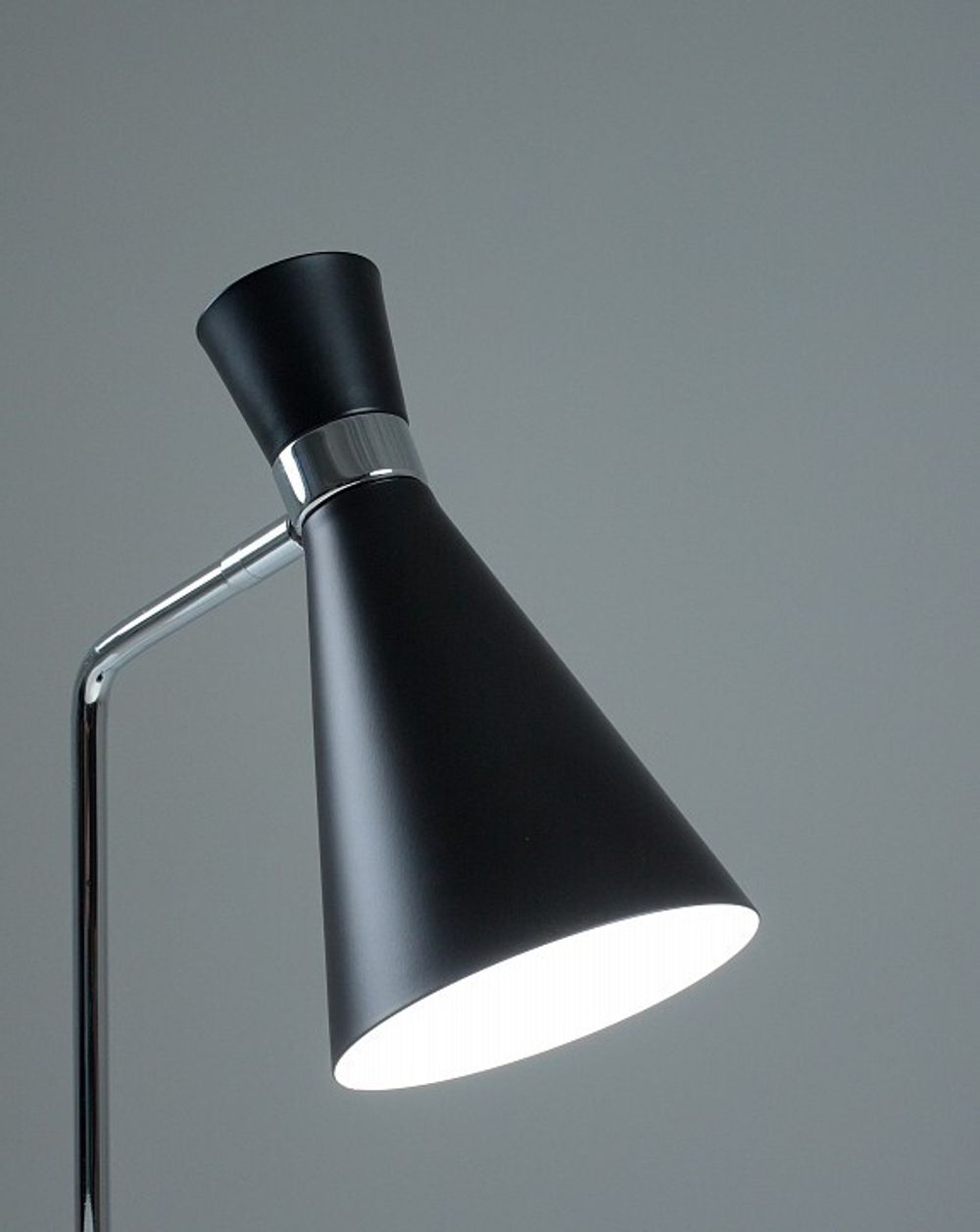 Настольная лампа офисная Moderli Page V10996-T