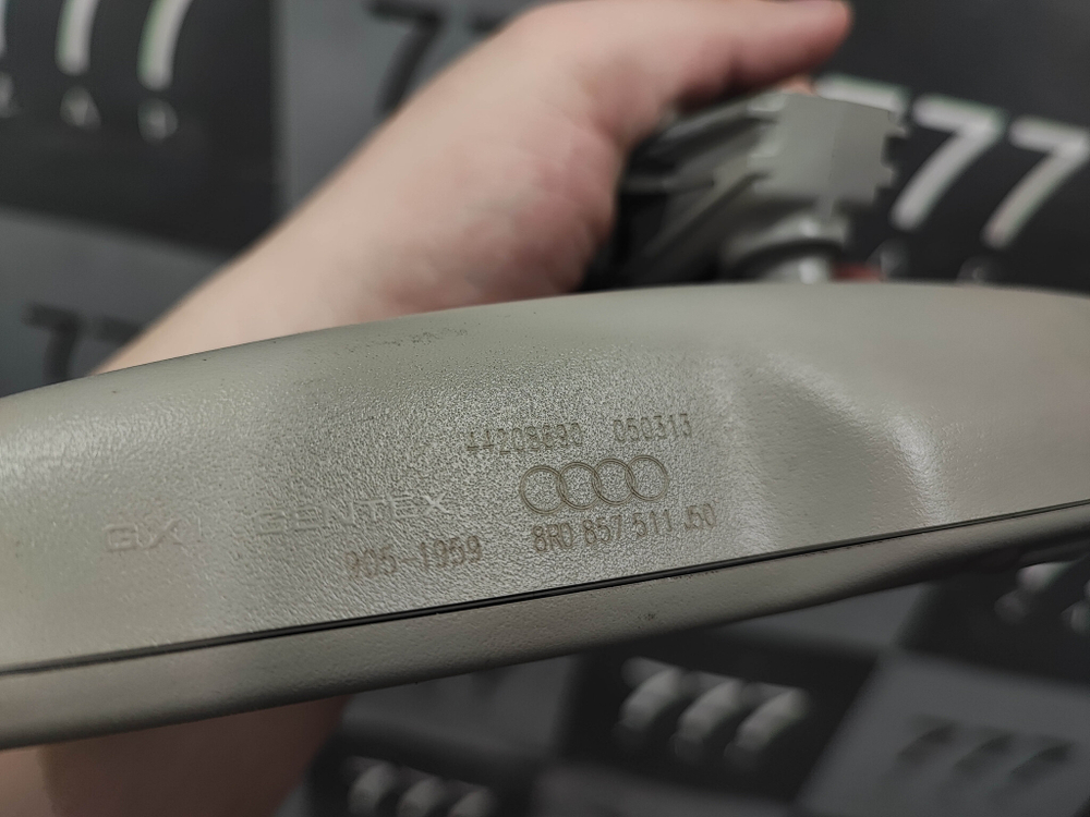 Зеркало заднего вида салонное Audi Q7 (4L) 06-15 Б/У Оригинал 8R0857511