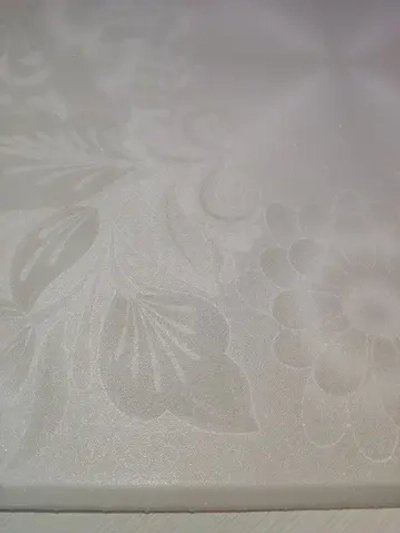 Плитка потолочная из пенополистирола экструдированная с рисунком бело серая