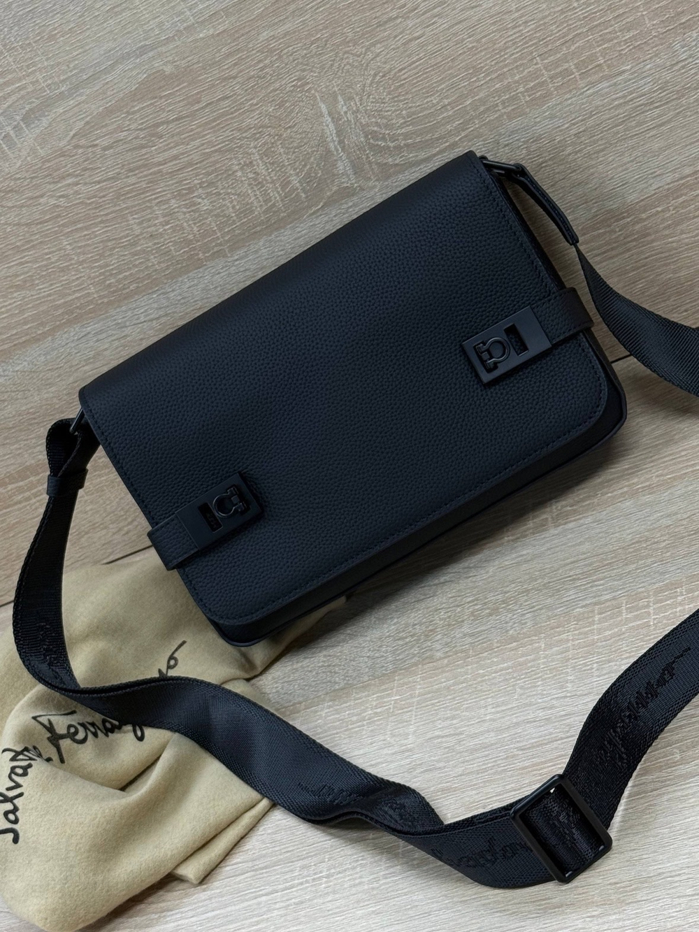 Сумка через плечо Salvatore Ferragamo