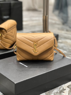 Saint Laurent Loulou 20 cm