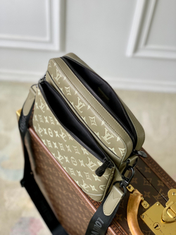 Louis Vuitton Trio Messenger